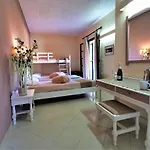 Sellas Hotel 2*